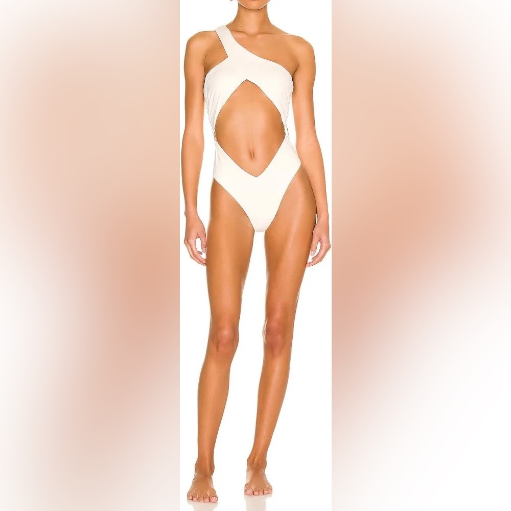 WEWOREWHAT Asymmetrical Crossover Off white Cutout
One-Piece Swimsuit White Sz S